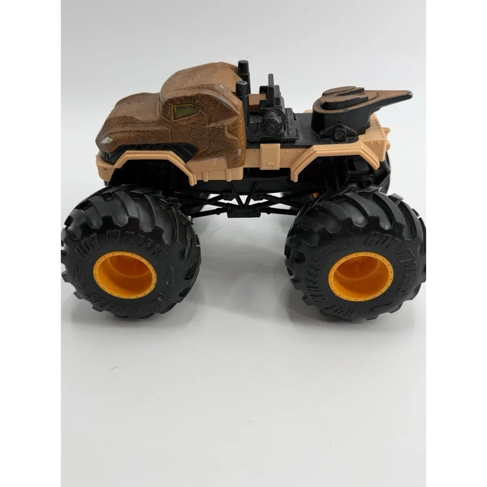 Hot Wheels Monster Truck Jurassic World T-Rex Dinosaur 1:24 DieCast Vehicle 2021